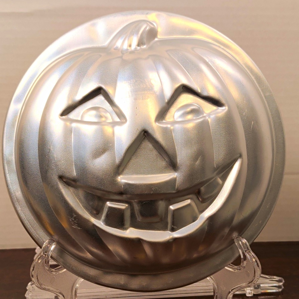 Vintage 70s Wilton Jack O Lantern Pumpkin Aluminum Cake Pan 503-598 Silver 9in